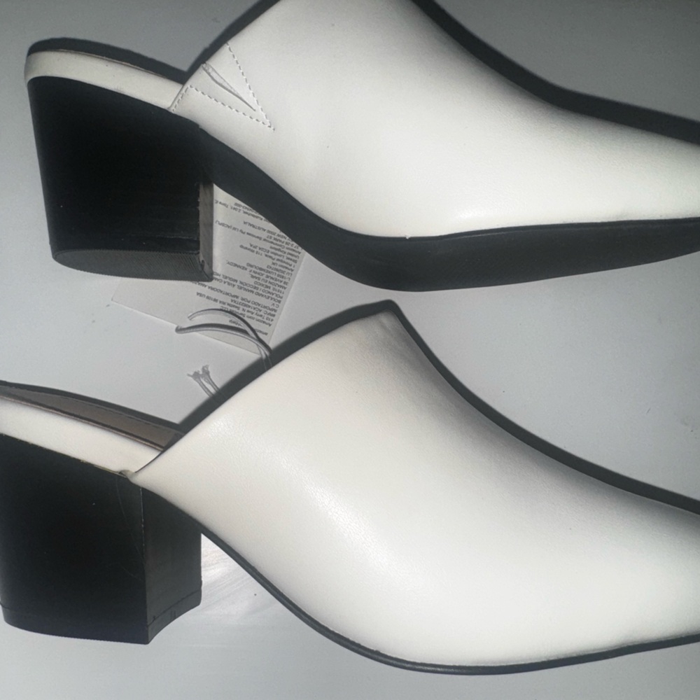 New Amazon Essentials White Mules with Black Heals 7.5 Women's
